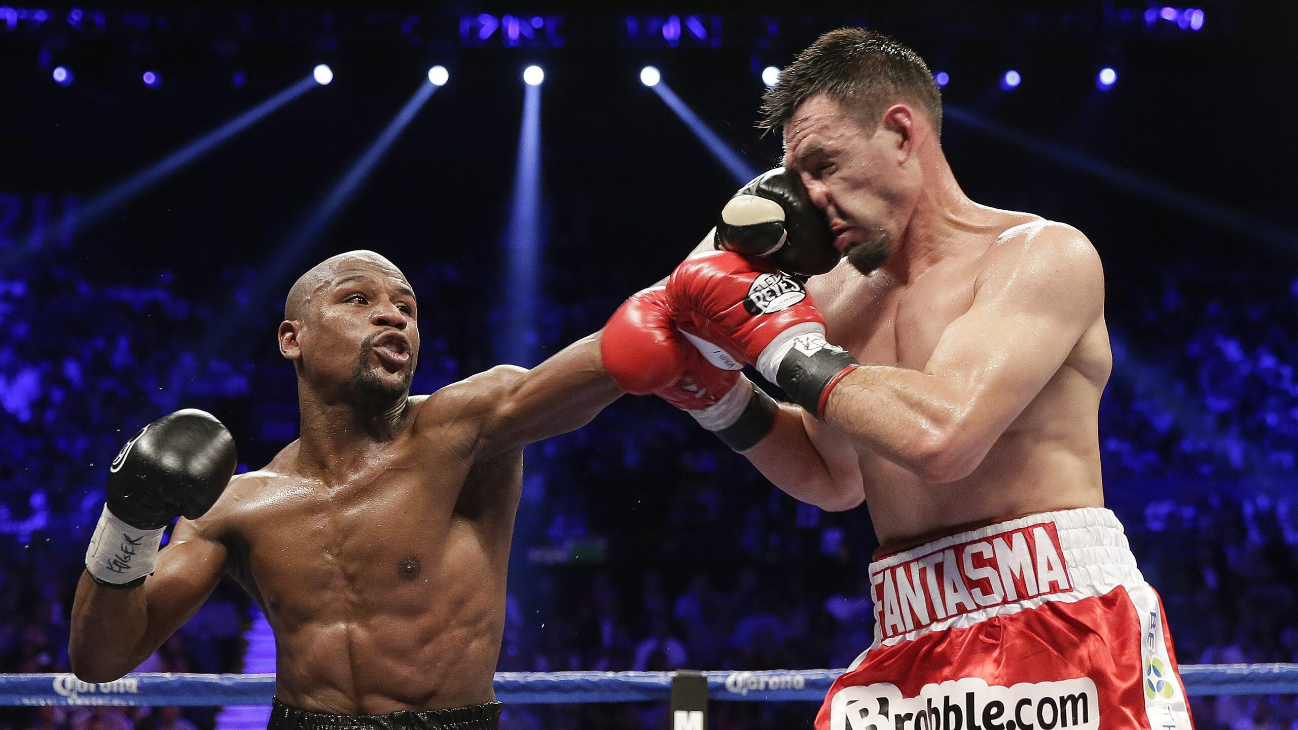 乐鱼app-职业联赛商业权益分配不均引发争议，联赛商业化方案